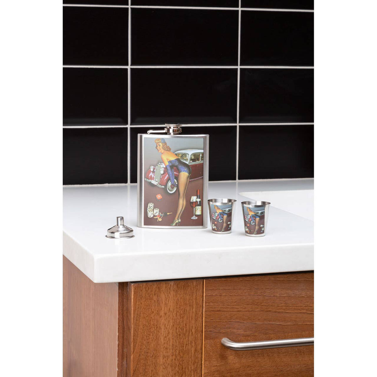Pinup Hip 8Oz 2 Cups Flask Set
