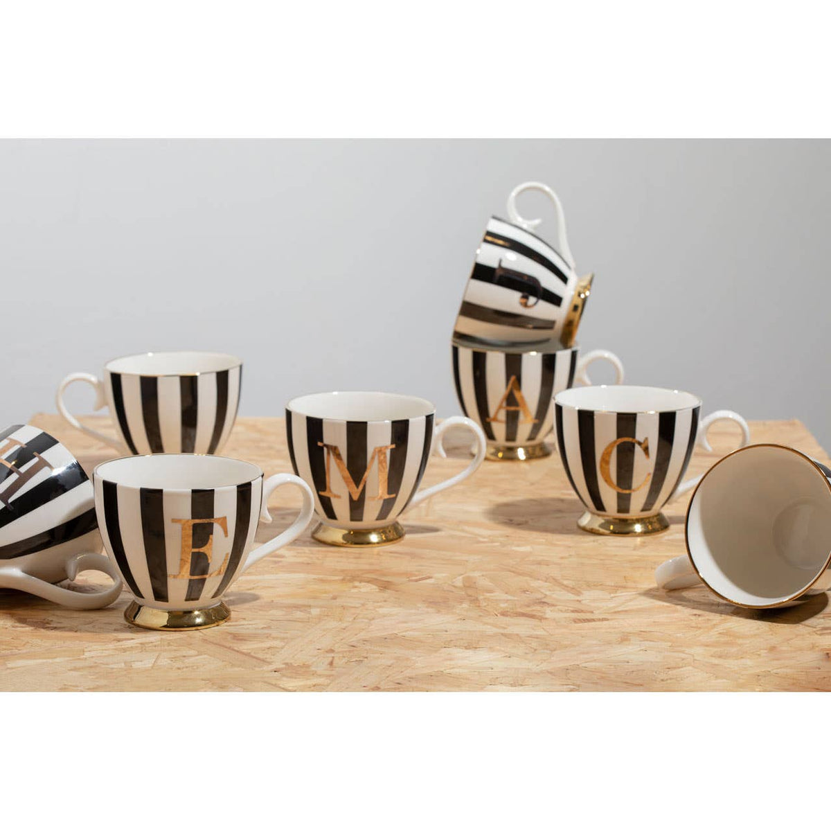 Duchess Black and White Monogram Mug, R