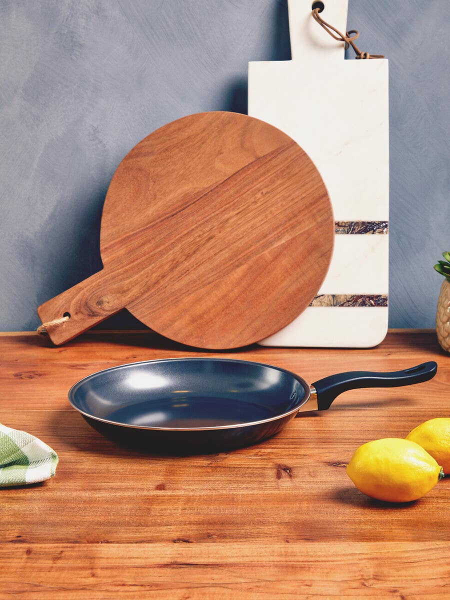 Viggo 24cm Black Frying Pan