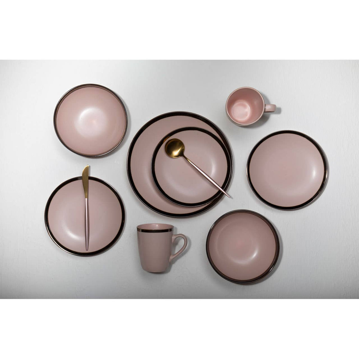 Avie 16 Piece Pink And Gold Finish Cutlery Set