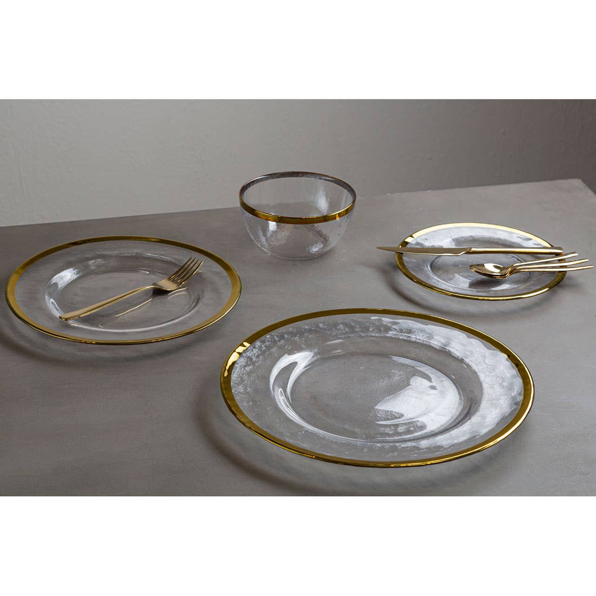 Ida Textured Glass Dinner Plate With Gold Rim