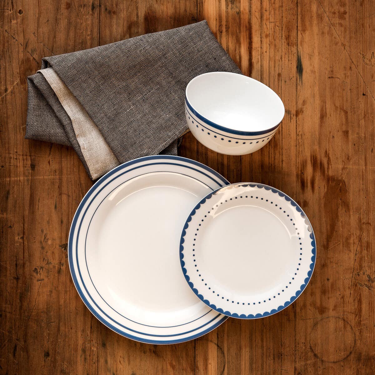 Avie  Saturn 12 Piece Blue Dinner Set