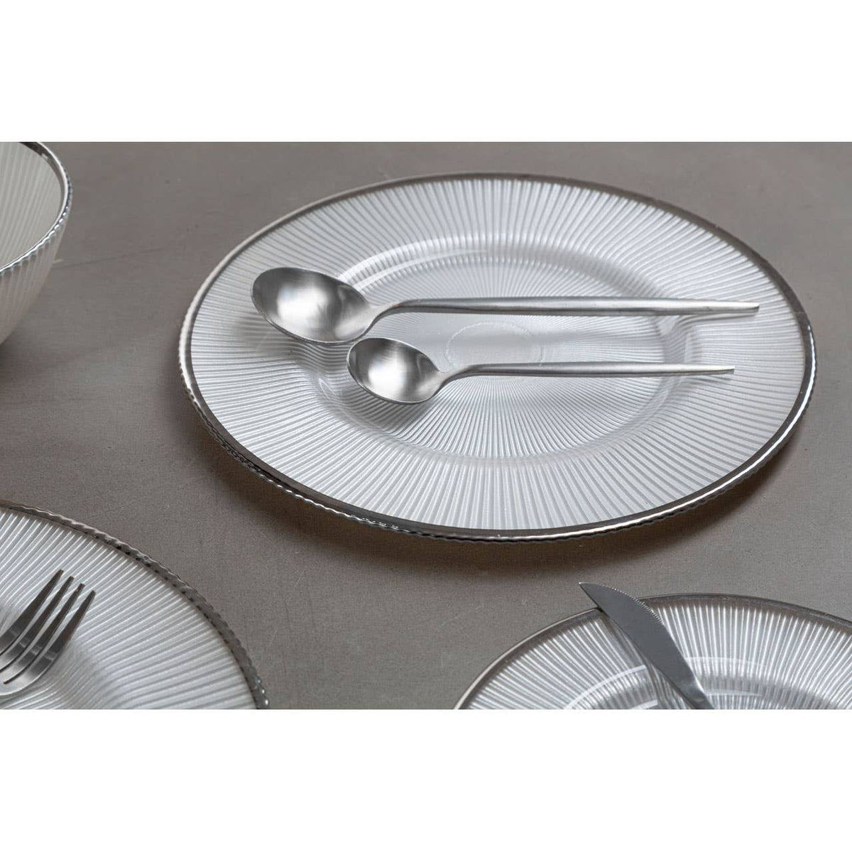 Ida White Embossed Glass Dinner Plate with Silver Rim
