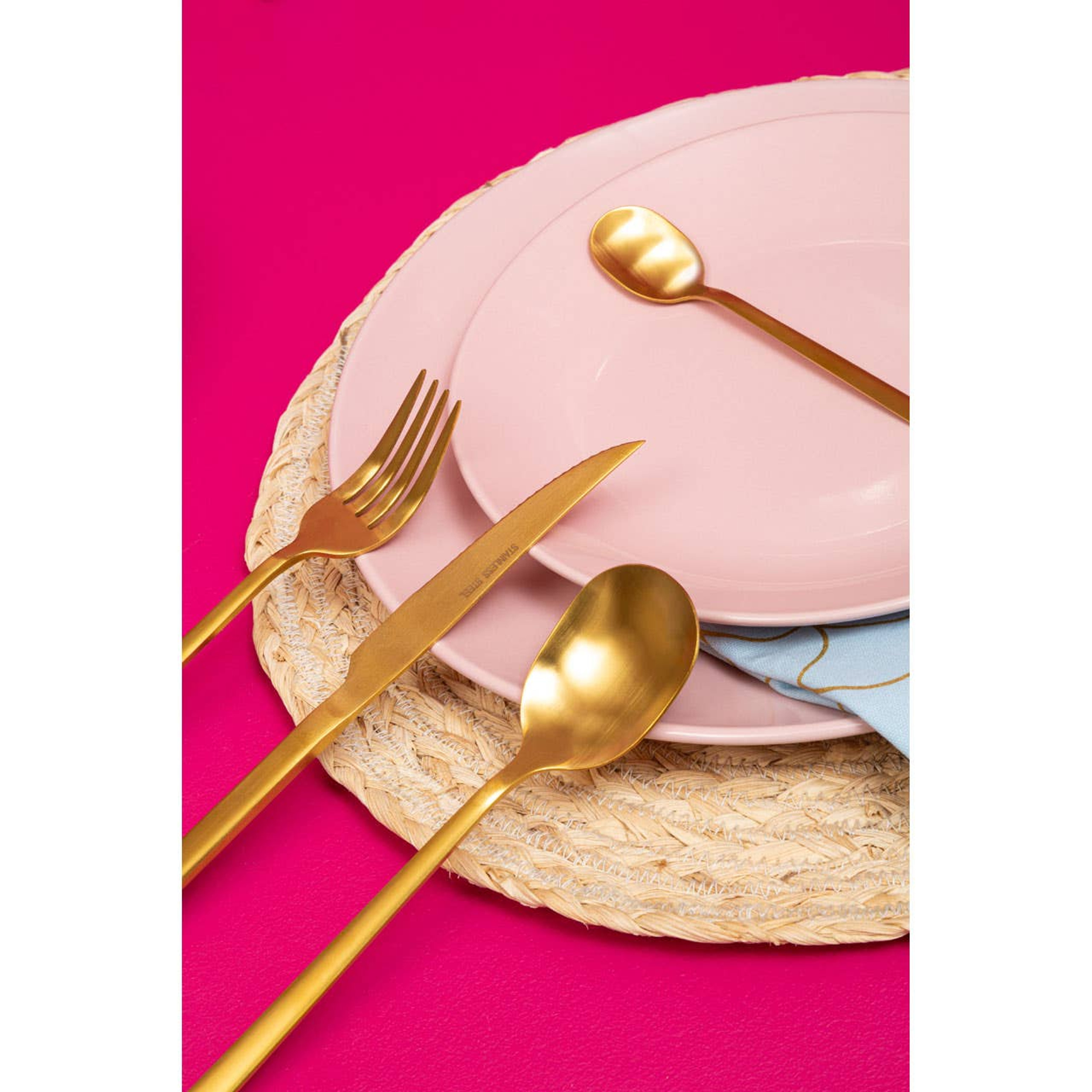 Cook Nook Avie 16 Piece Gold Finish Cutlery Set