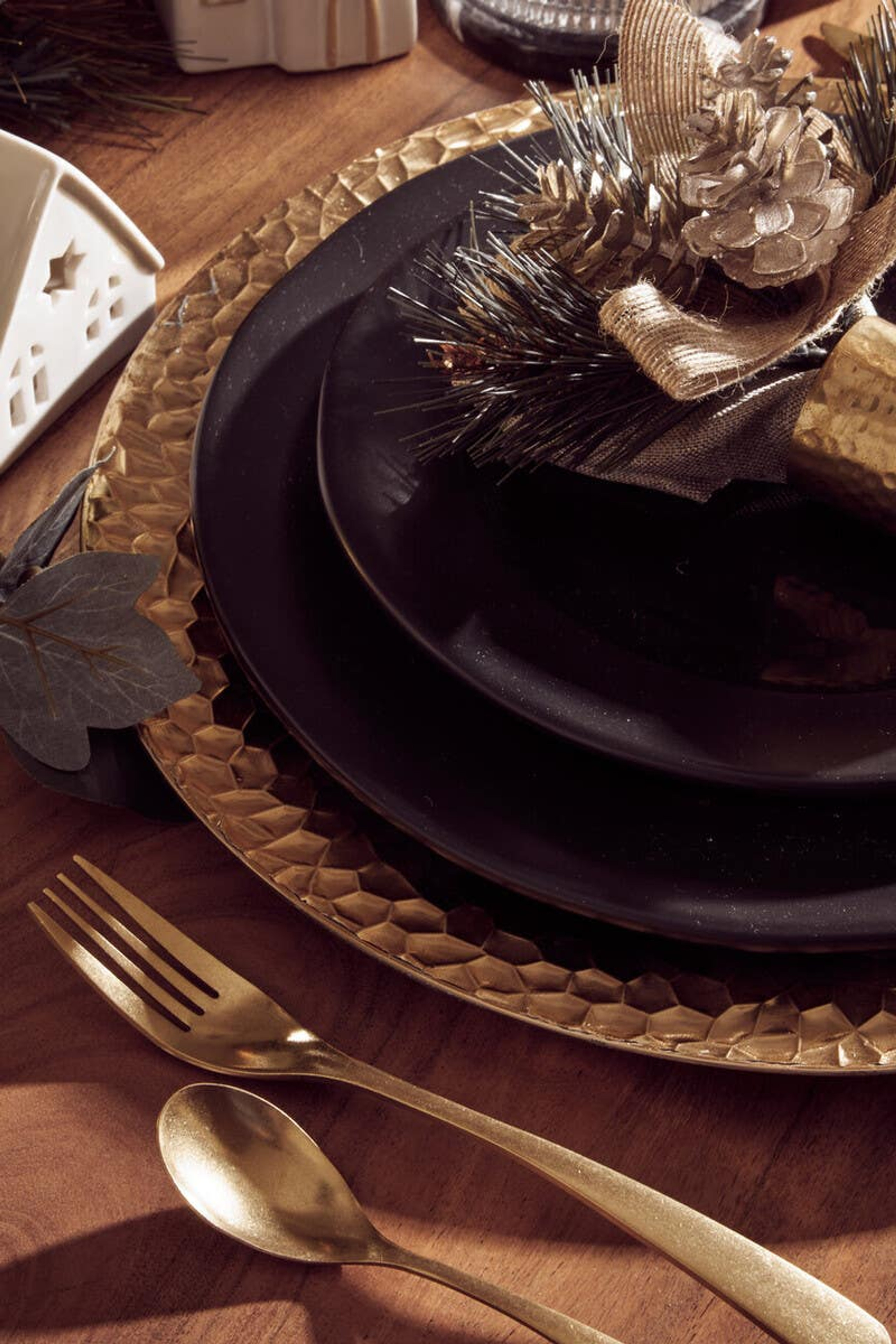 Cook Nook Avie 16 Piece Antique Gold Finish Cutlery Set