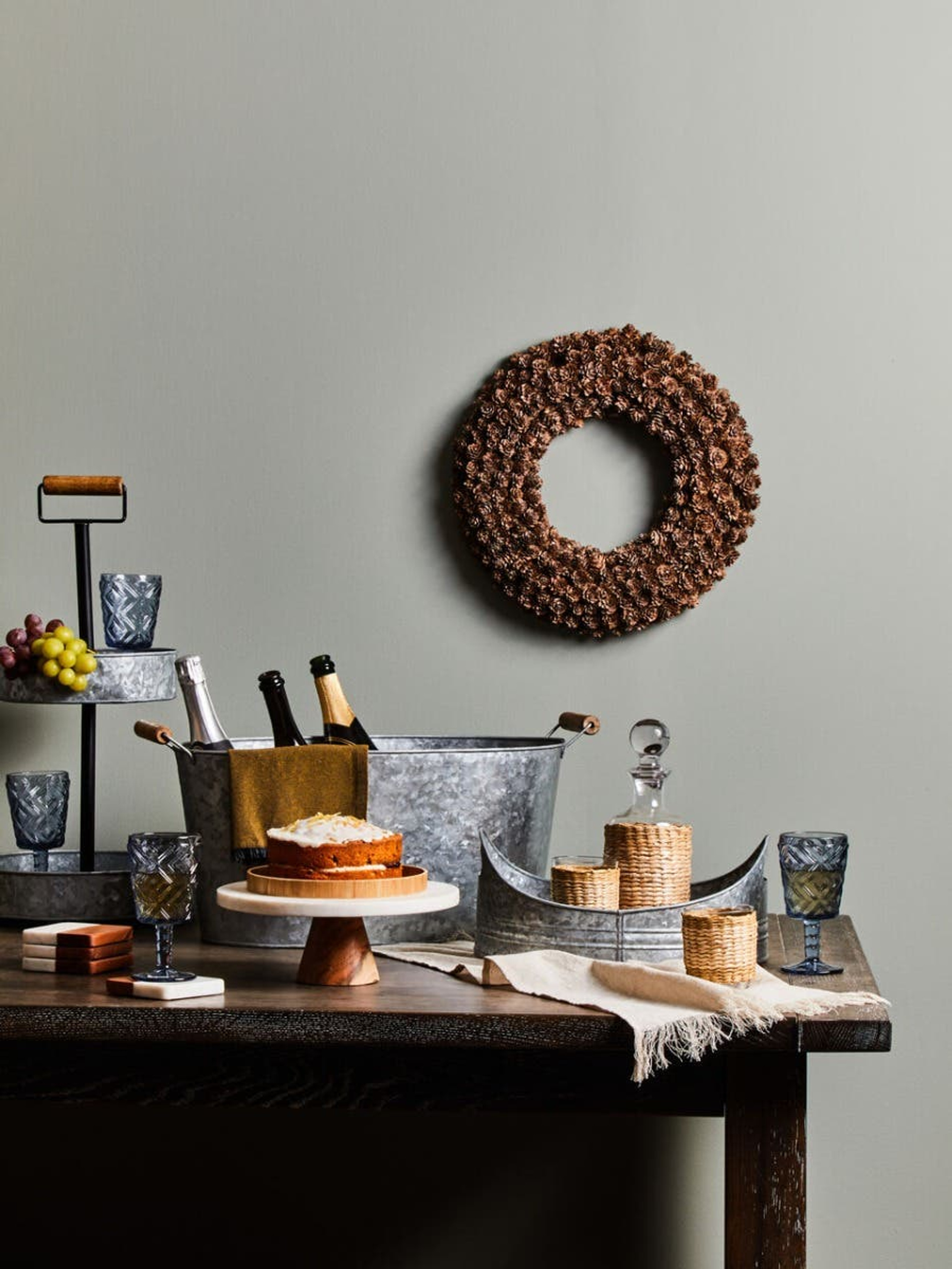 Cook Nook Monzaro Round White Marble And Acacia Wood Cake Stand