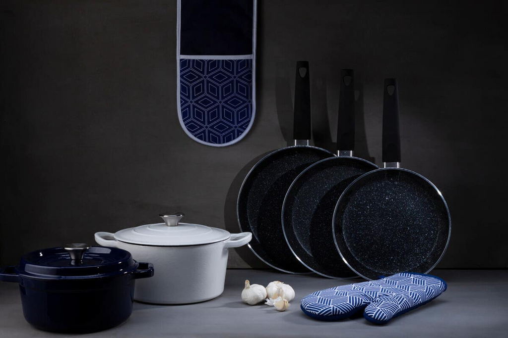 Cook Nook Modern Retro White Blue Double Oven Glove