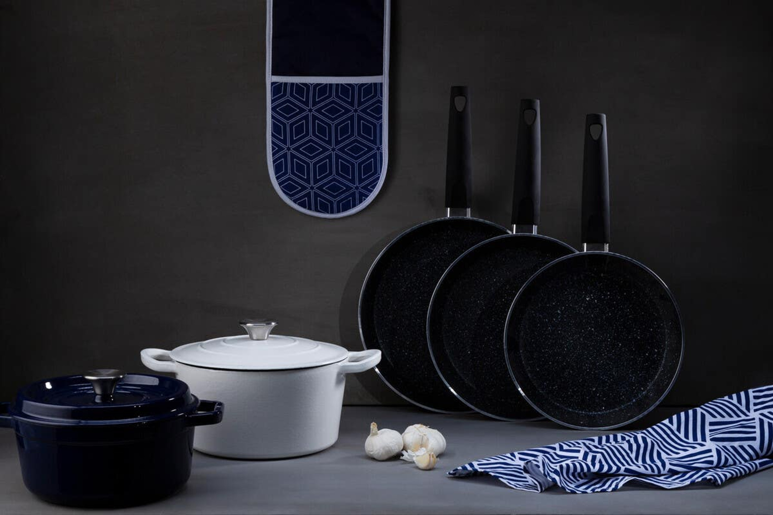 Cook Nook Modern Retro White Blue Double Oven Glove